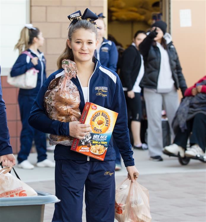 Casteel girl helps as Thanksgiving event 